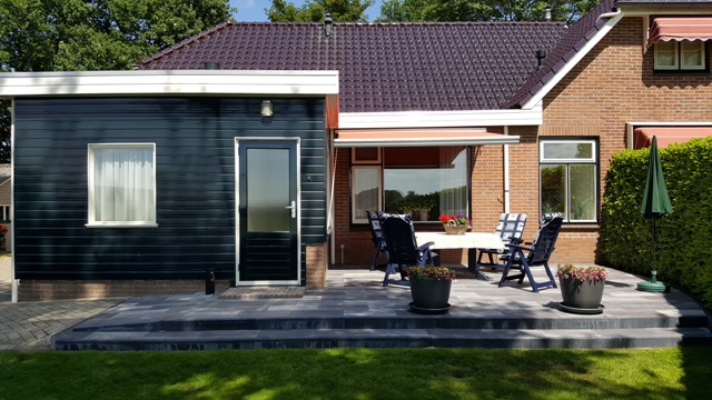 Het geheel vernieuwde terras.